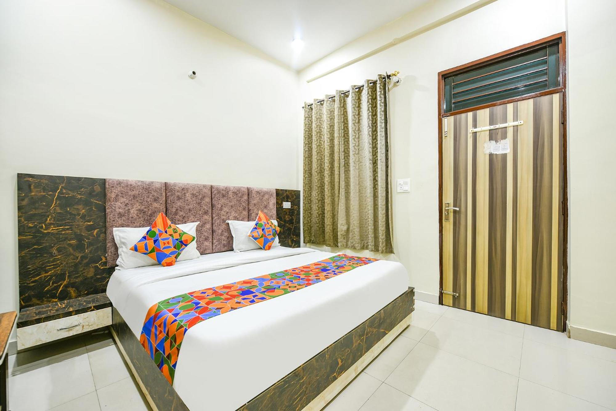 Hotel Fabexpress Galaxy Nayagaon Exteriér fotografie