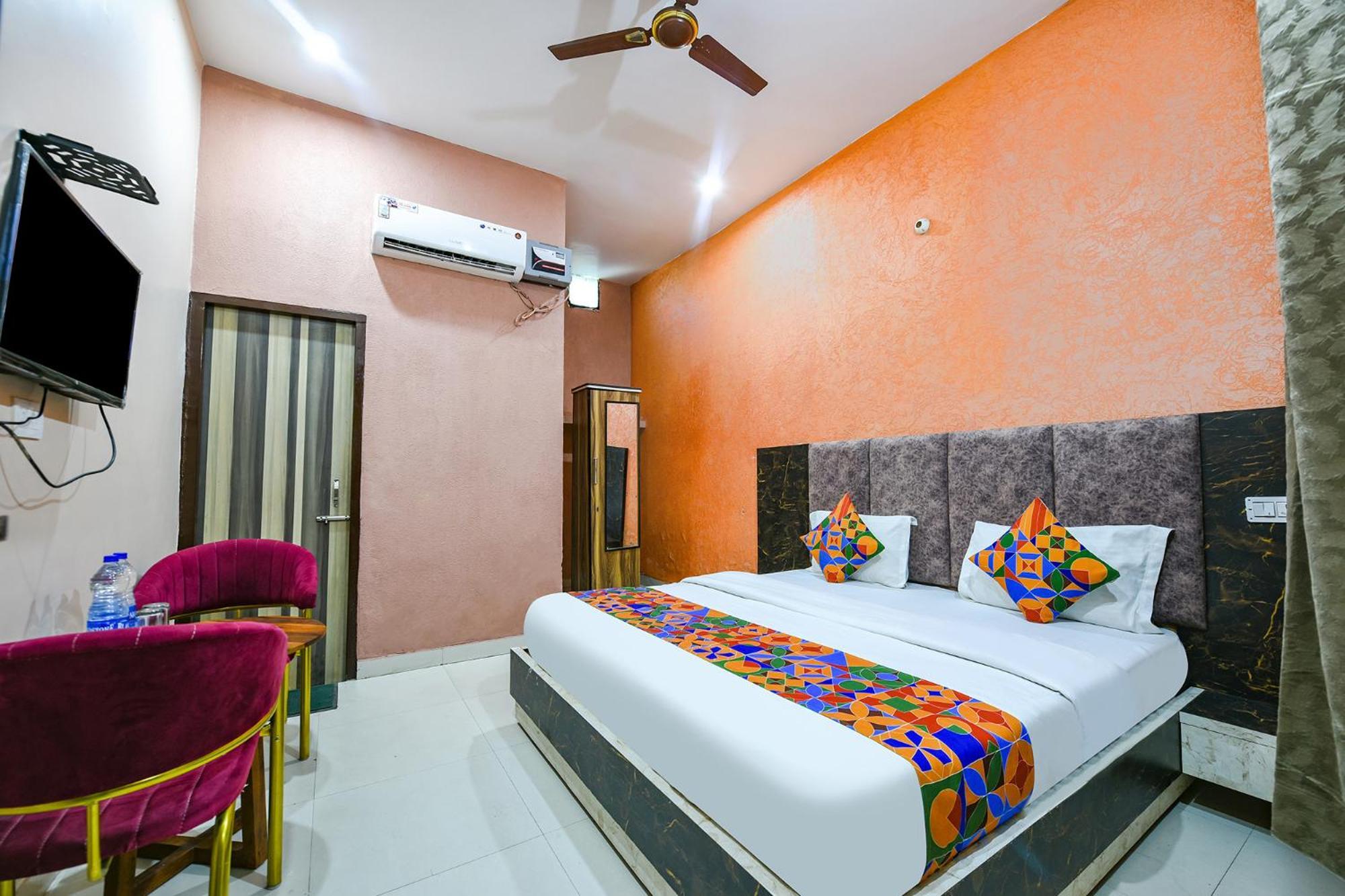 Hotel Fabexpress Galaxy Nayagaon Exteriér fotografie