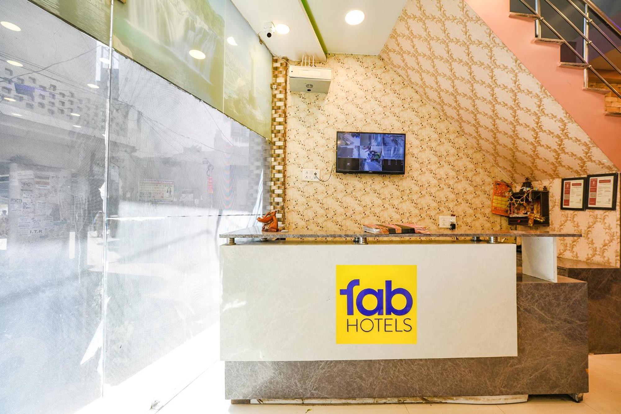 Hotel Fabexpress Galaxy Nayagaon Exteriér fotografie