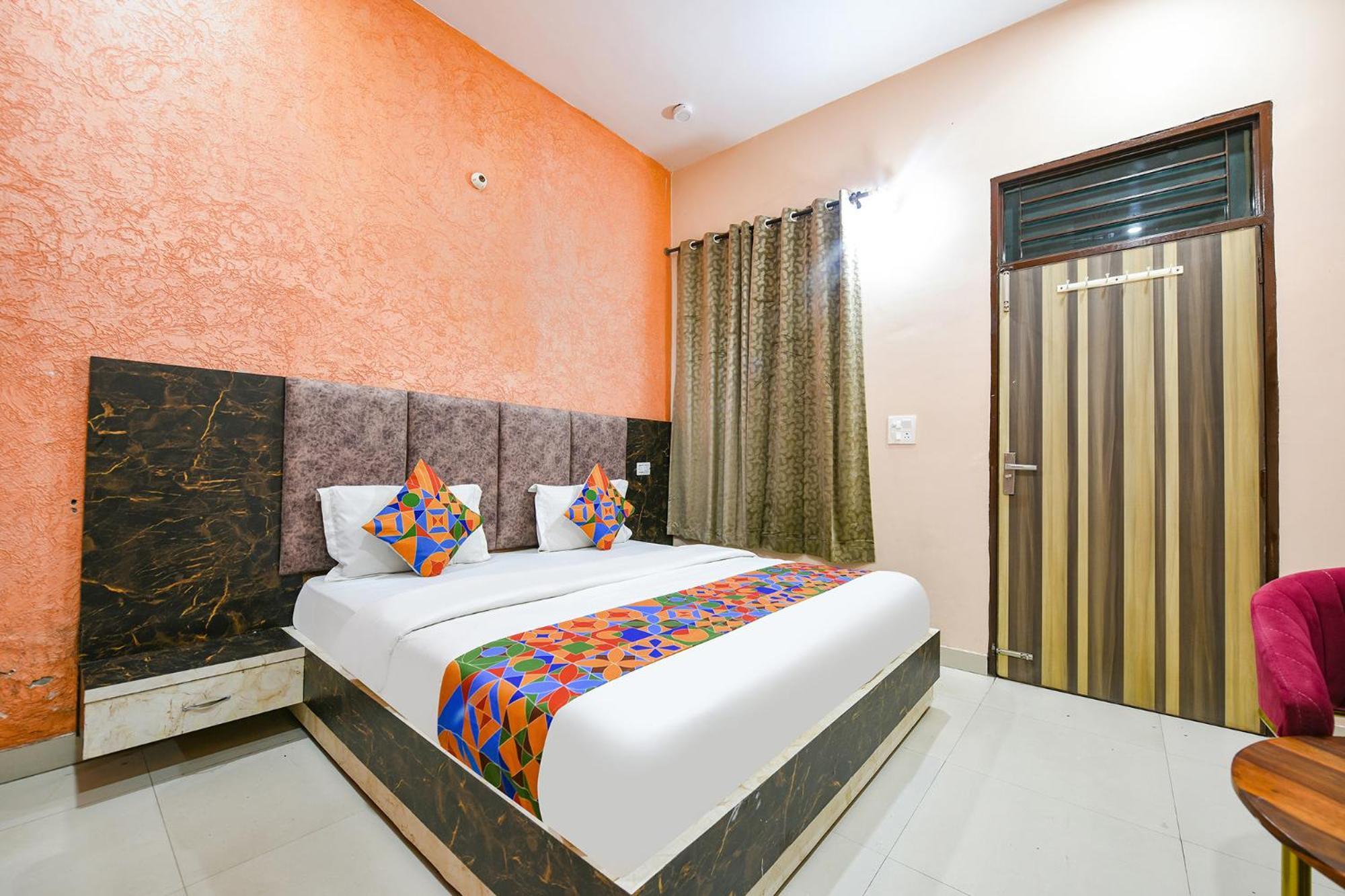 Hotel Fabexpress Galaxy Nayagaon Exteriér fotografie