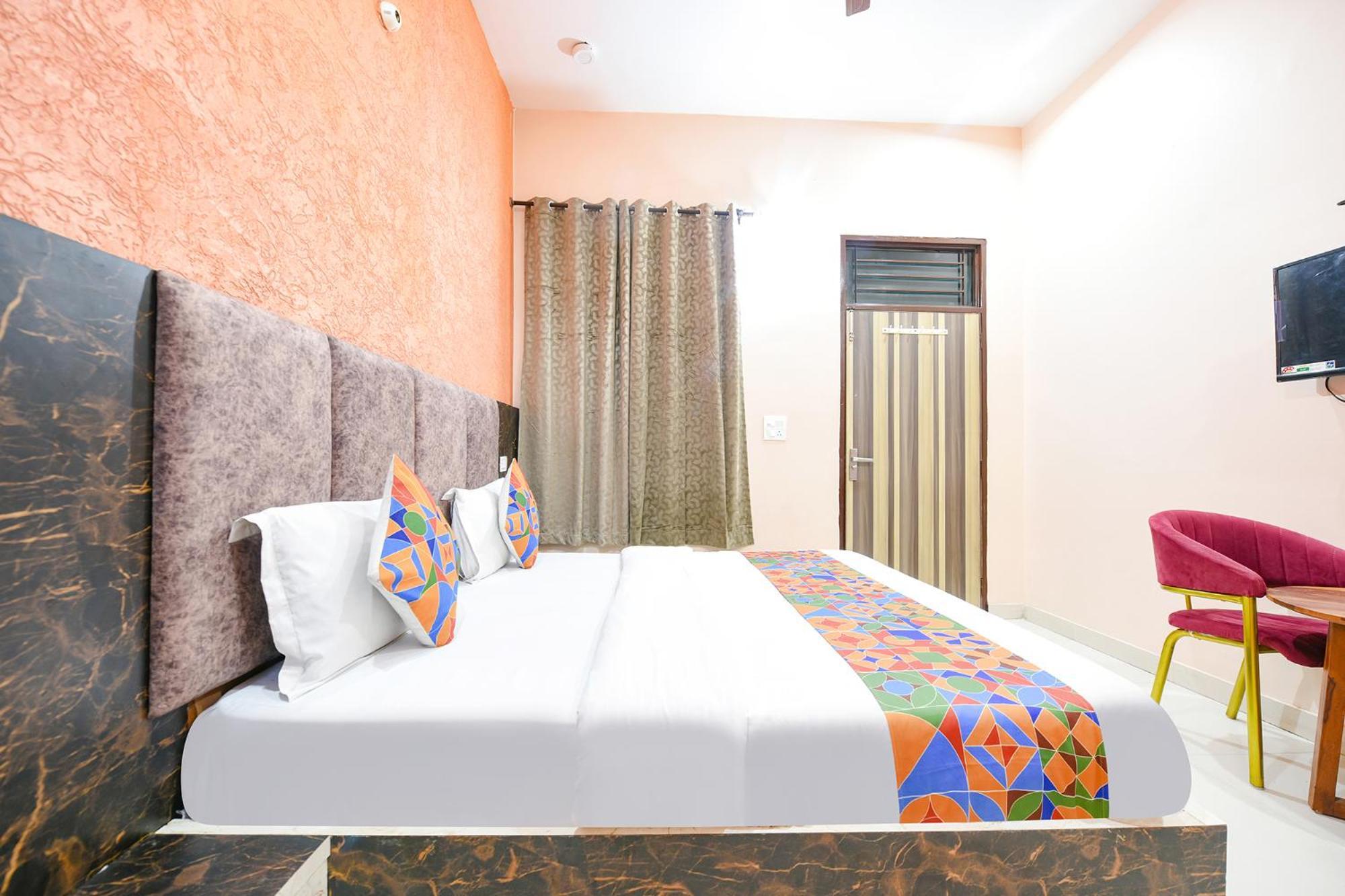 Hotel Fabexpress Galaxy Nayagaon Exteriér fotografie