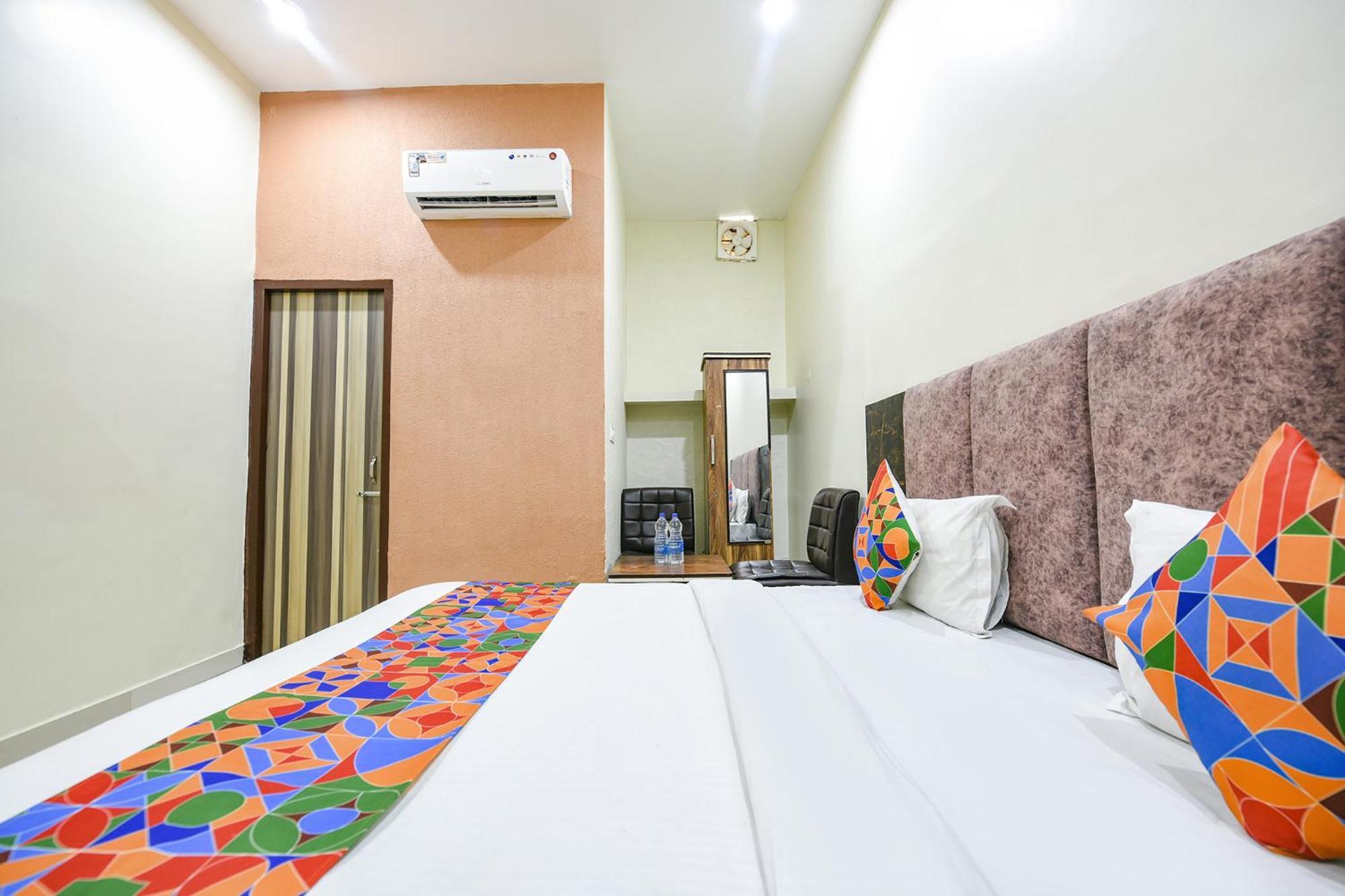 Hotel Fabexpress Galaxy Nayagaon Exteriér fotografie