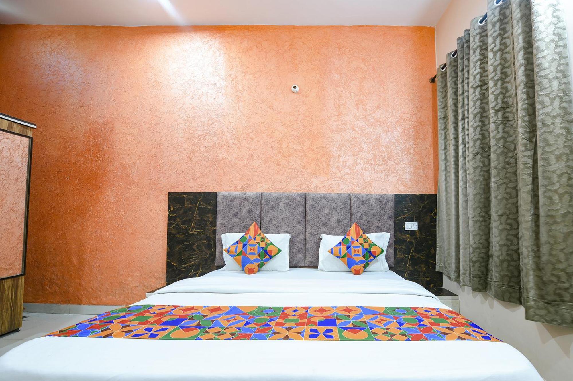 Hotel Fabexpress Galaxy Nayagaon Exteriér fotografie