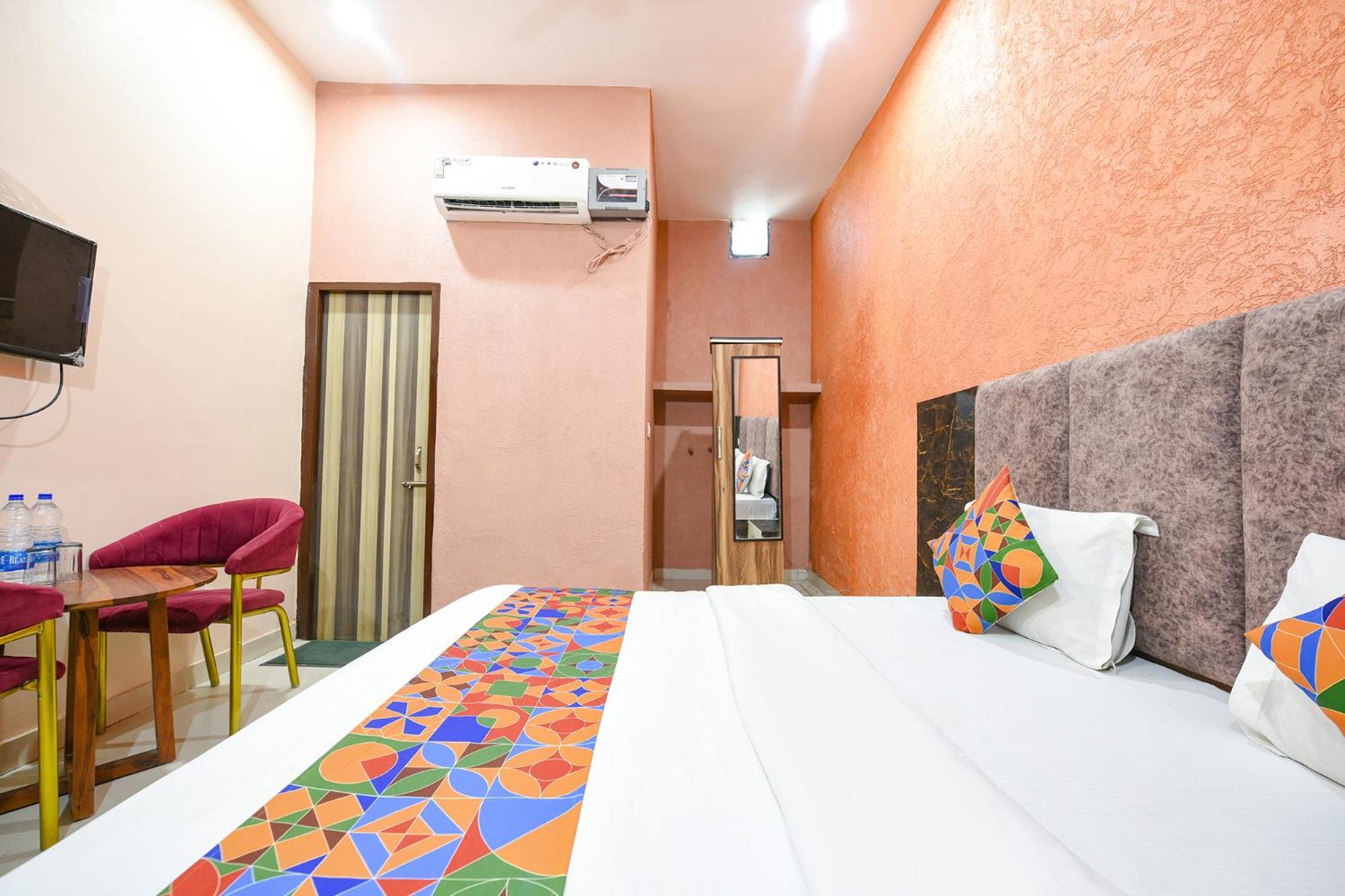 Hotel Fabexpress Galaxy Nayagaon Exteriér fotografie