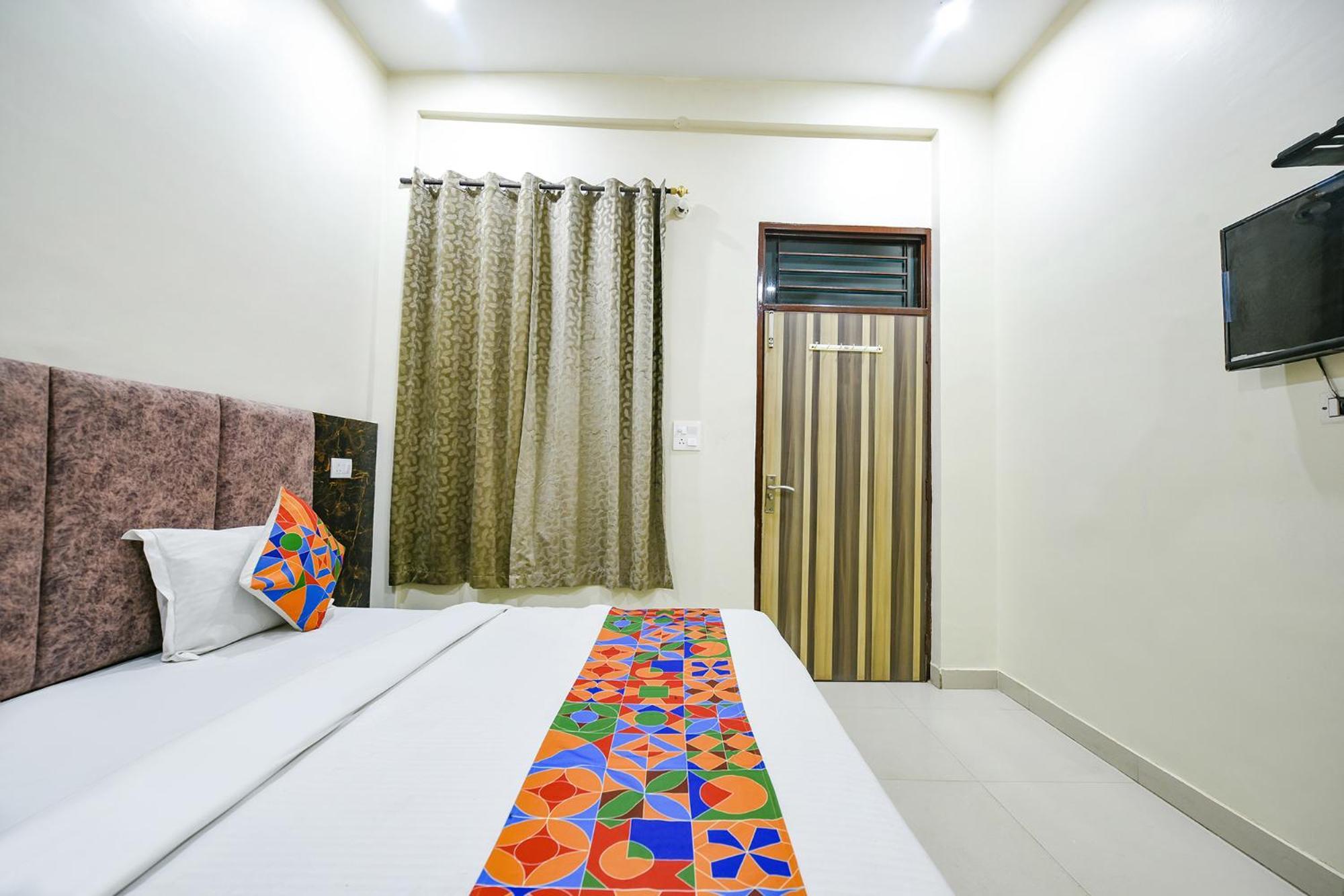Hotel Fabexpress Galaxy Nayagaon Exteriér fotografie
